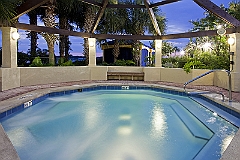 DISCV-Orange-Lake-Resort-waters-edge-hot tub_0440